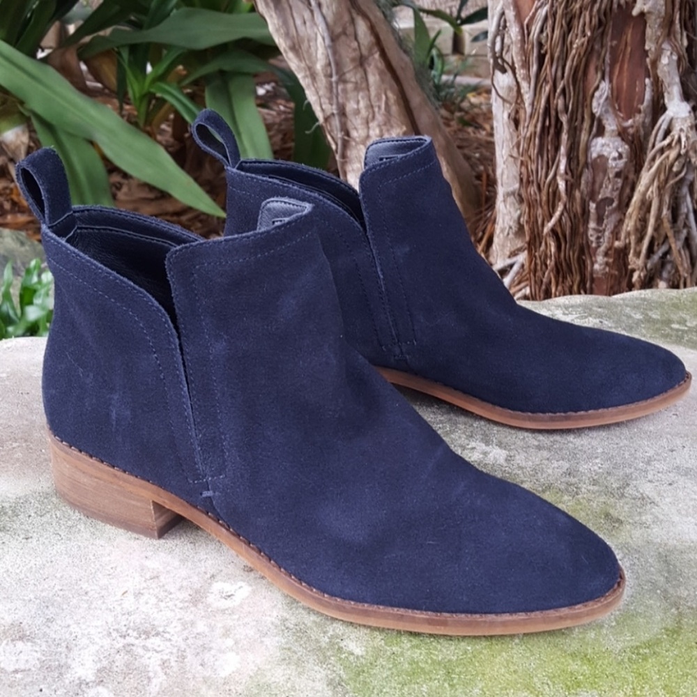 Dolce Vita Navy Blue Suede Ankle Boots Size 7.5. NEW!